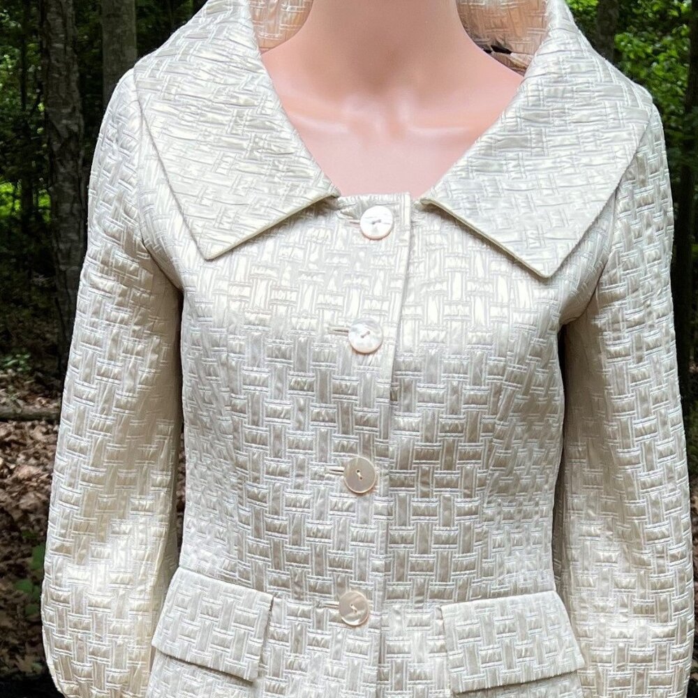 Dana Buchman Two-Piece Metalic Gold Raised Pattern Suit Two-Layer Skirt Size 4